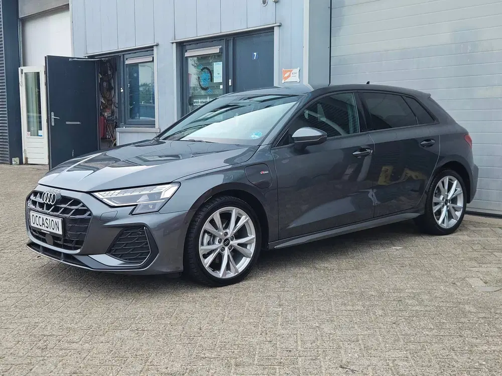 Audi A3 40 TFSI-e Facelift S-Line Matrix Keyless C uit 2025, foto 4