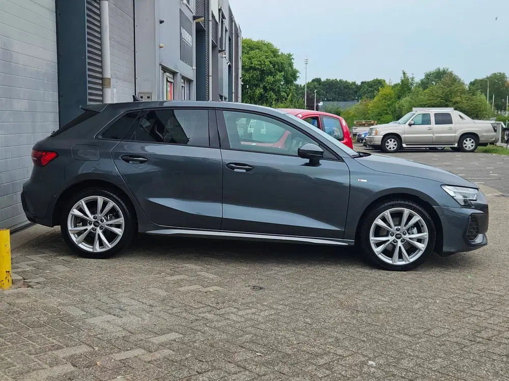 Audi A3 40 TFSI-e Facelift S-Line Matrix Keyless C uit 2025, foto 5
