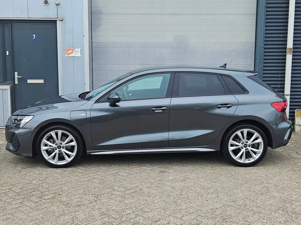 Audi A3 40 TFSI-e Facelift S-Line Matrix Keyless C uit 2025, foto 8