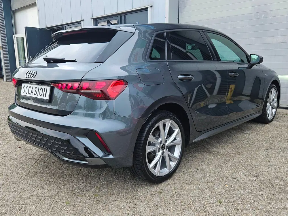Audi A3 40 TFSI-e Facelift S-Line Matrix Keyless C uit 2025, foto 9