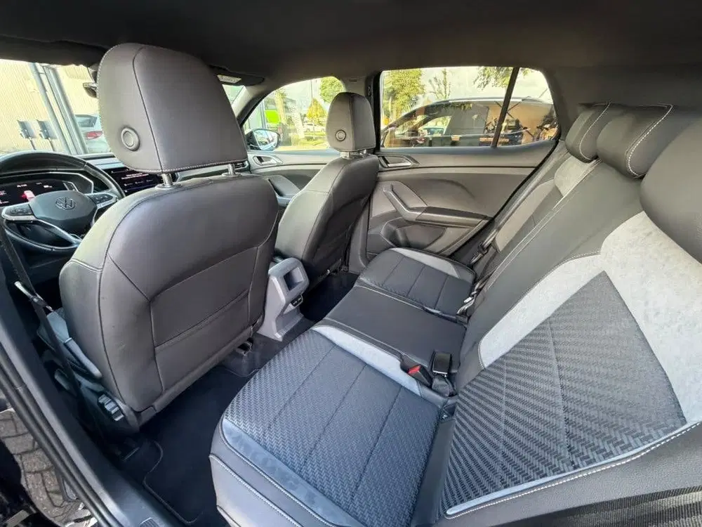 Volkswagen T-Cross 1.0 TSI R-Line uit 2021, foto 9