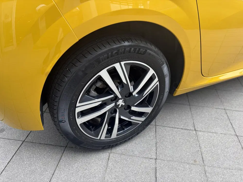 Peugeot 208 PureTech 100 Allure Pack l Stoelverwarming uit 2023, foto 11