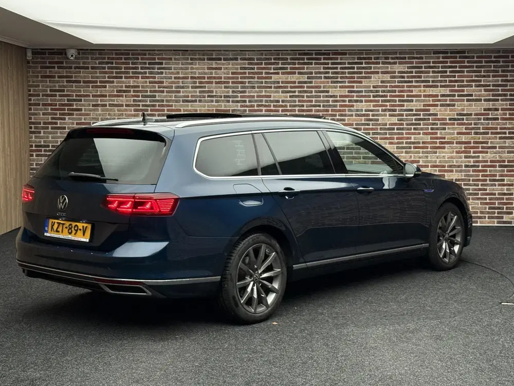 Volkswagen Passat 1.4 TSI PHEV GTE Business Pano uit 2021, foto 2
