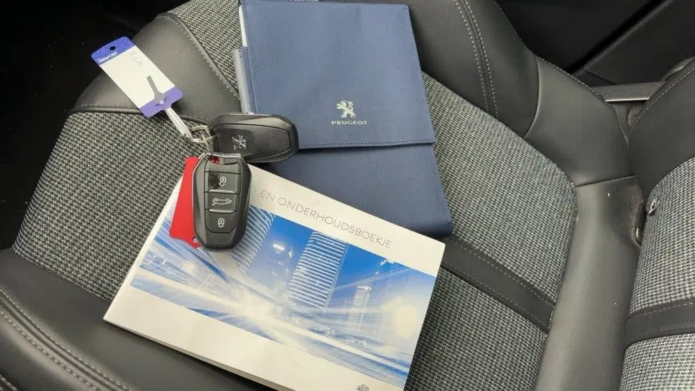 Peugeot 3008 1.2 PureTech Allure Trekhaak uit 2019, foto 15