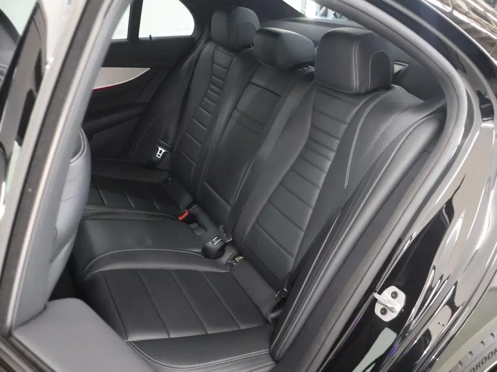 Mercedes-Benz E-Klasse 300 e AMG Line uit 2020, foto 11