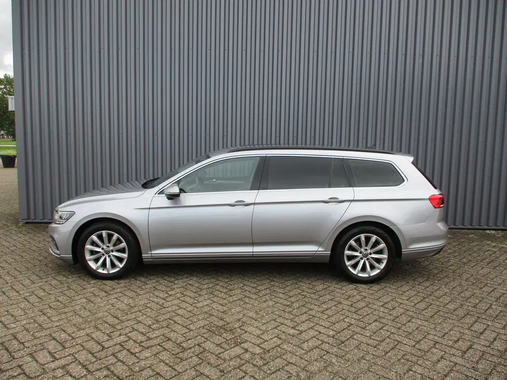 Volkswagen Passat 1.5 TSI 150 PK Automaat Business N uit 2022, foto 2