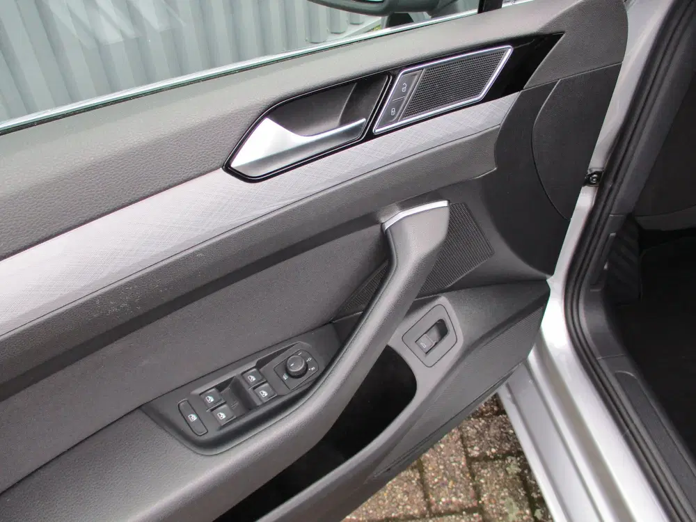 Volkswagen Passat 1.5 TSI 150 PK Automaat Business N uit 2022, foto 7