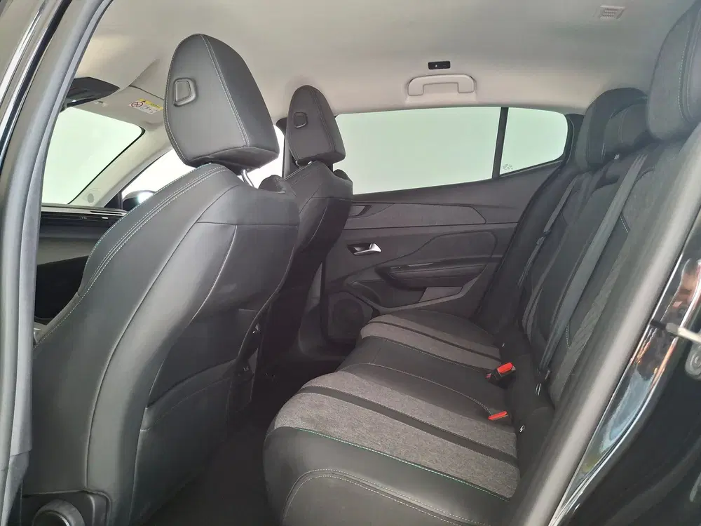 Peugeot 408 1.6 PHEV Allure Pack 180 EAT8 uit 2024, foto 7