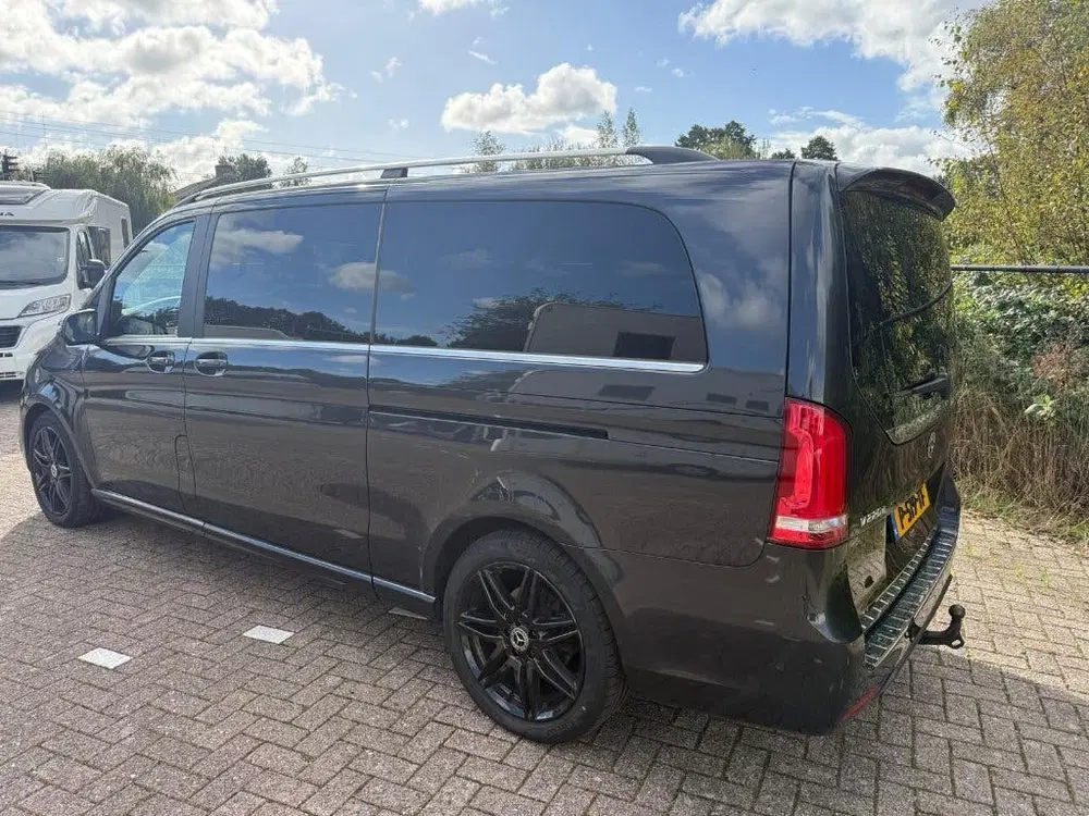 Mercedes-Benz V-Klasse 220 d Extra Lang 9G-TRONIC AMG 2020 uit 2020, foto 4