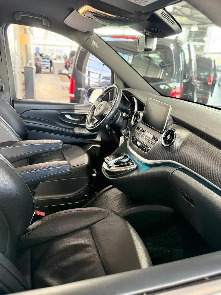 Mercedes-Benz V-Klasse 220 d Extra Lang 9G-TRONIC AMG 2020 uit 2020, foto 5