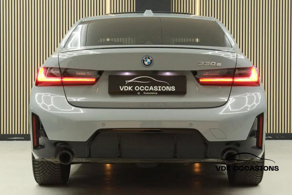 BMW 3-serie 330e M Sport uit 2024, foto 3
