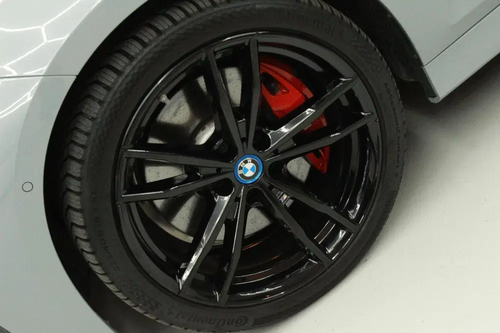 BMW 3-serie 330e M Sport uit 2024, foto 4