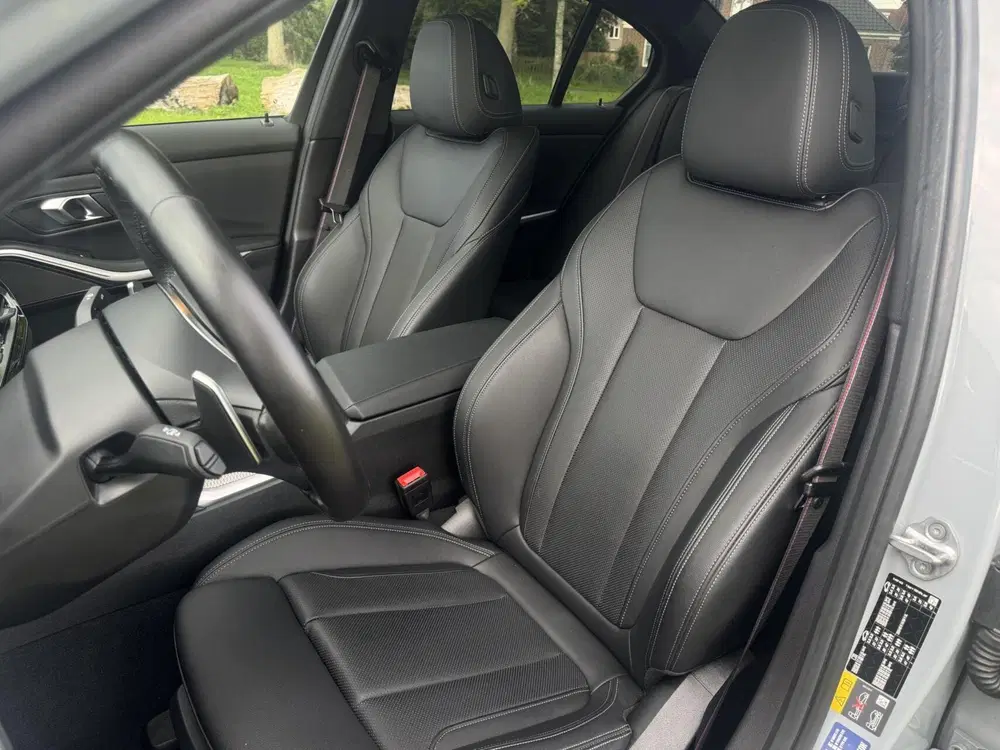 BMW 3-serie 330e M Sport uit 2024, foto 7