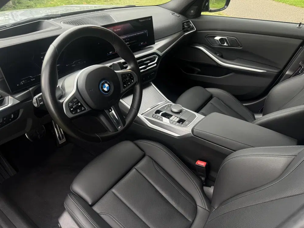 BMW 3-serie 330e M Sport uit 2024, foto 8