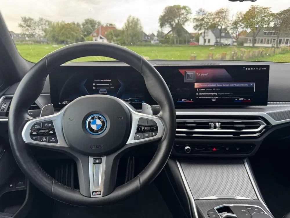 BMW 3-serie 330e M Sport uit 2024, foto 9