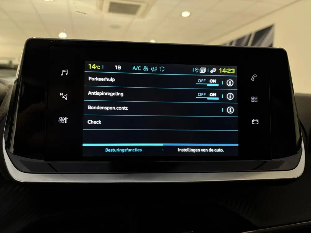 Peugeot 208 E-Style uit 2024, foto 15