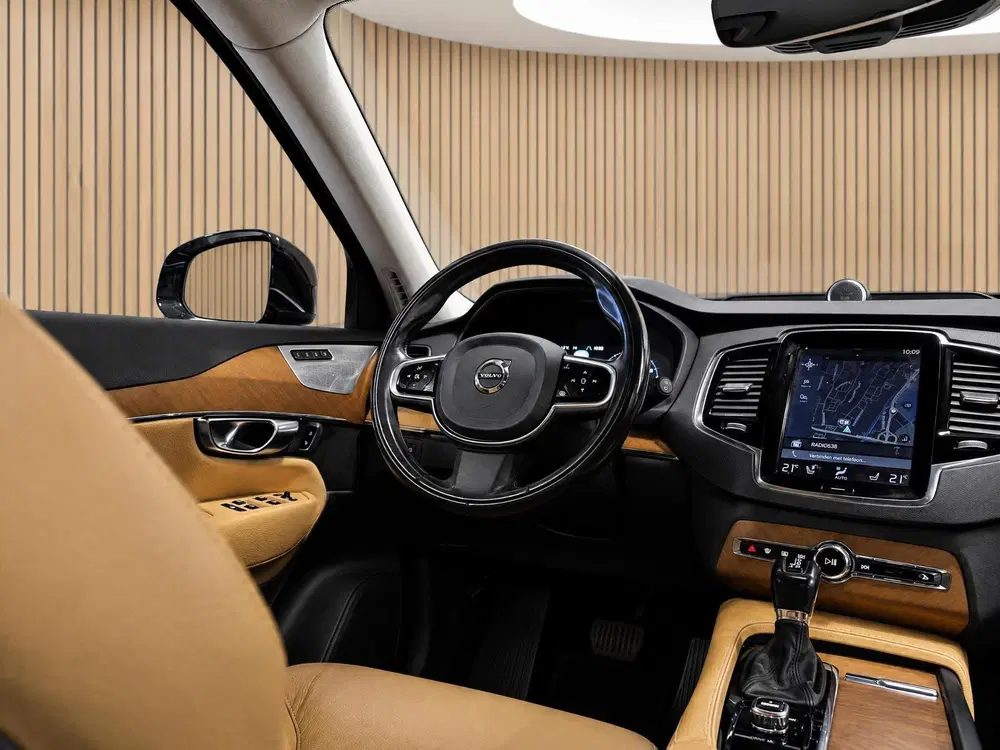 Volvo XC90 2.0 T8 Recharge AWD R-Design 7p. uit 2021, foto 4