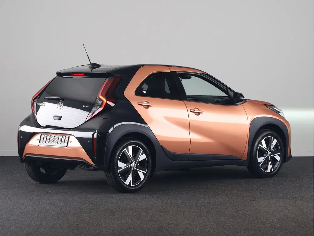 Toyota Aygo X Hybrid 115 pulse uit 2026, foto 2