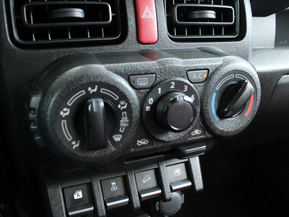 Suzuki Jimny 1.5 Professional AllGripp Lederen bekledin uit 2023, foto 13