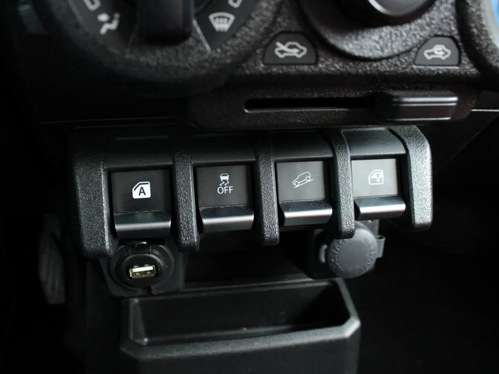 Suzuki Jimny 1.5 Professional AllGripp Lederen bekledin uit 2023, foto 14