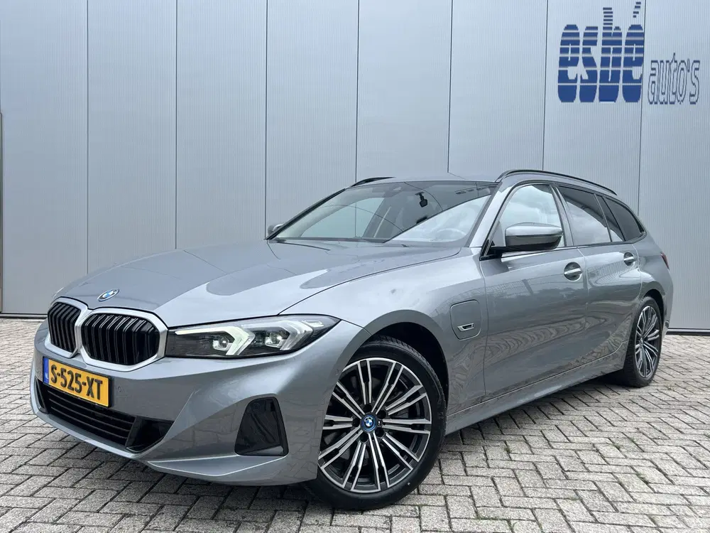 BMW 3-serie 3 Serie Touring 320e 204 pk Trekhaak Leder uit 2023