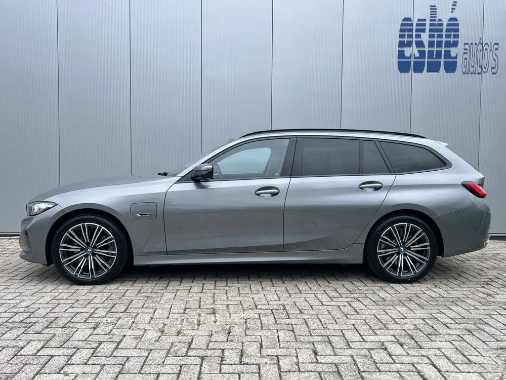 BMW 3-serie 3 Serie Touring 320e 204 pk Trekhaak Leder uit 2023, foto 2