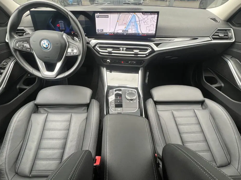 BMW 3-serie 3 Serie Touring 320e 204 pk Trekhaak Leder uit 2023, foto 4
