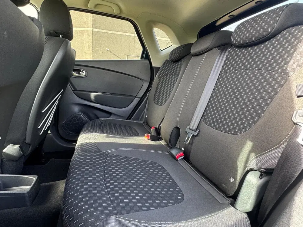 Renault Captur 0.9 TCe Limited uit 2019, foto 13