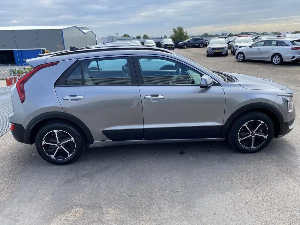 Kia Niro 1.6 GDi Hybrid DynamicLine edition Navigat uit 2024, foto 9