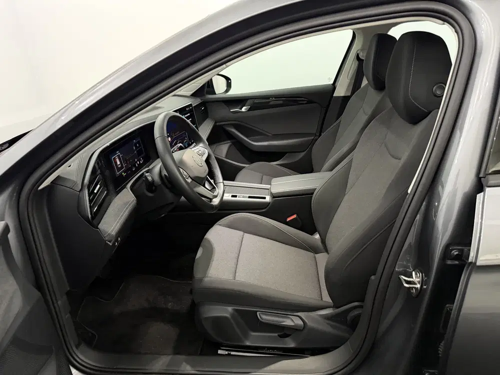 Volkswagen Passat 1.5 eHybrid Business Camera uit 2025, foto 6