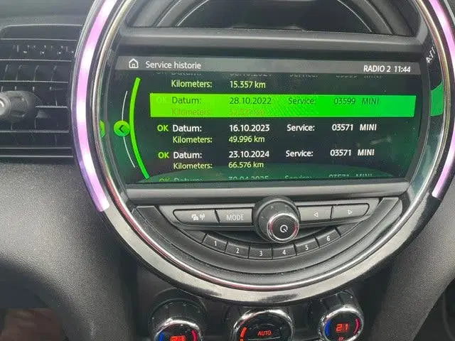 Mini Cabrio 1.5 Cooper JCW Cabrio uit 2020, foto 12
