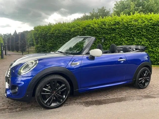 Mini Cabrio 1.5 Cooper JCW Cabrio uit 2020, foto 3