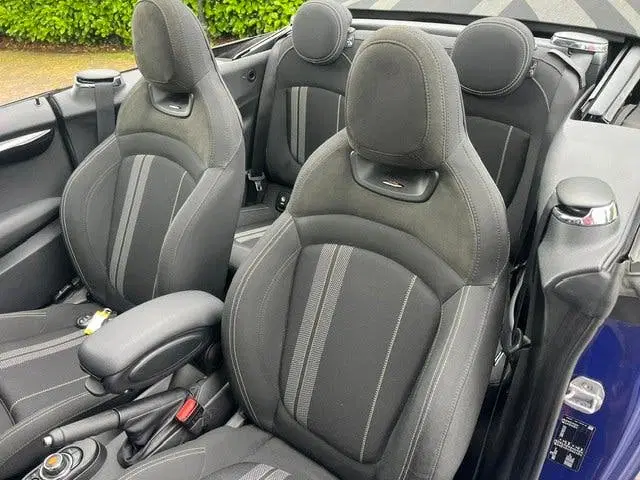 Mini Cabrio 1.5 Cooper JCW Cabrio uit 2020, foto 7