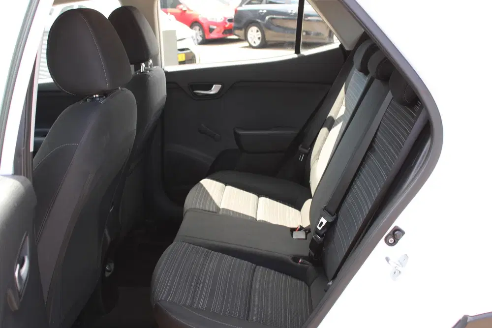 Kia Stonic 1.0 T-GDi MHEV DynamicLine Navigatie uit 2023, foto 14