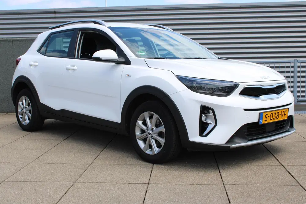 Kia Stonic 1.0 T-GDi MHEV DynamicLine Navigatie uit 2023, foto 2