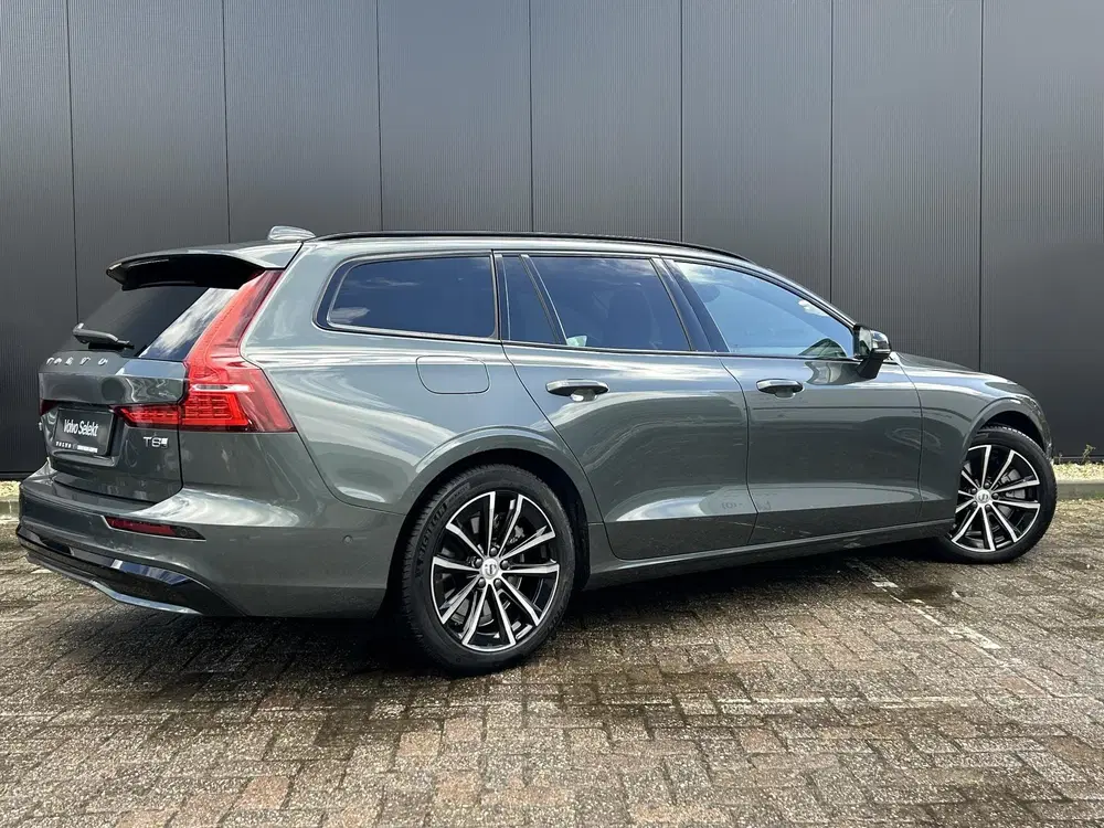 Volvo V60 2.0 T8 Plug-in hybrid AWD Plus Dark uit 2026, foto 2