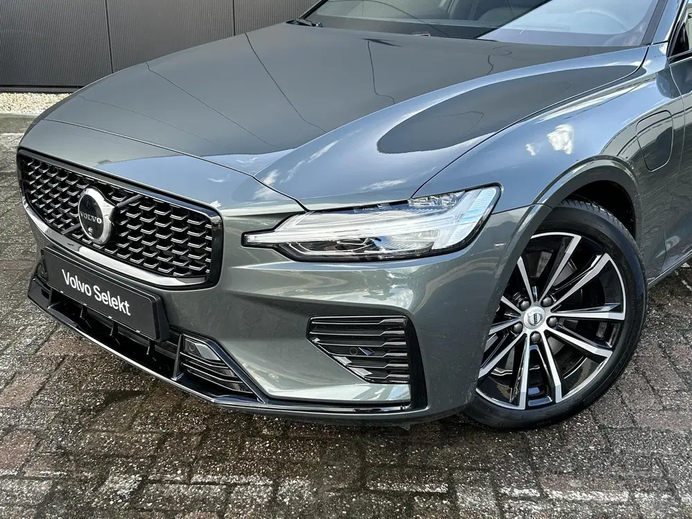 Volvo V60 2.0 T8 Plug-in hybrid AWD Plus Dark uit 2026, foto 3