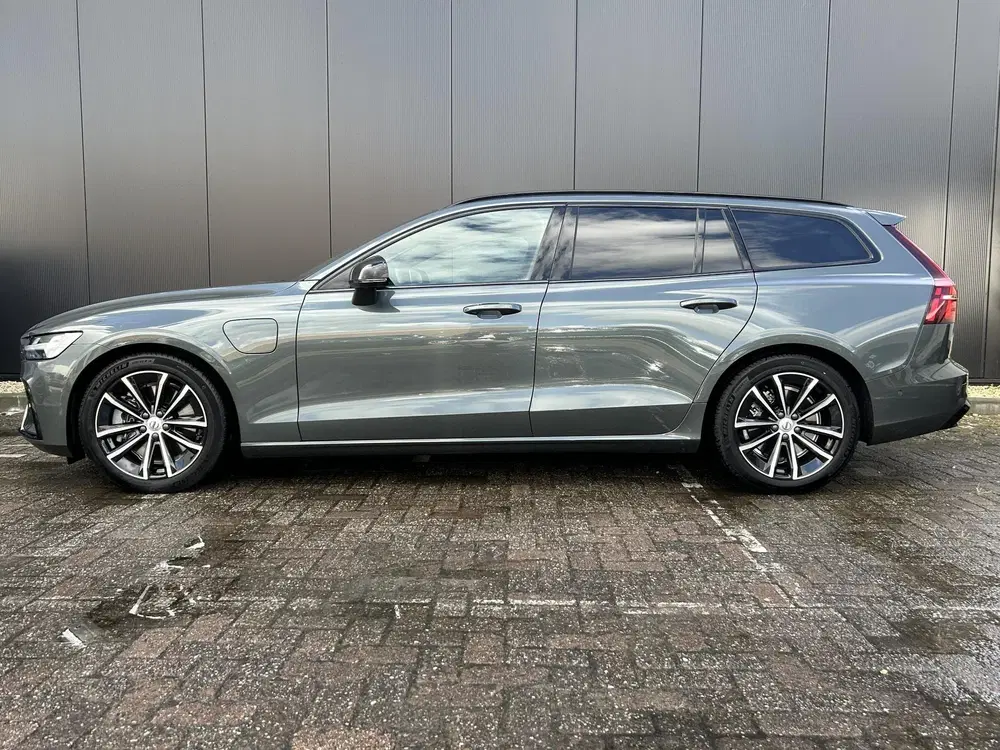 Volvo V60 2.0 T8 Plug-in hybrid AWD Plus Dark uit 2026, foto 6