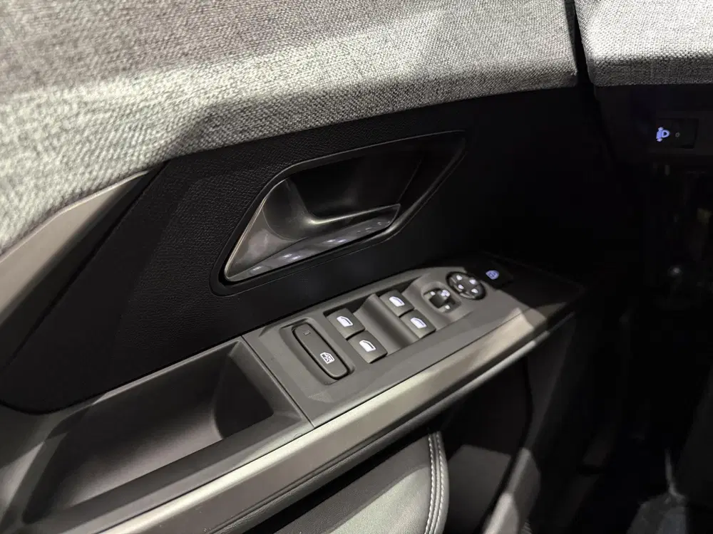 Peugeot 5008 1.6 Plug-in Hybrid 195 Allure 7p l 360 Cam uit 2026, foto 13