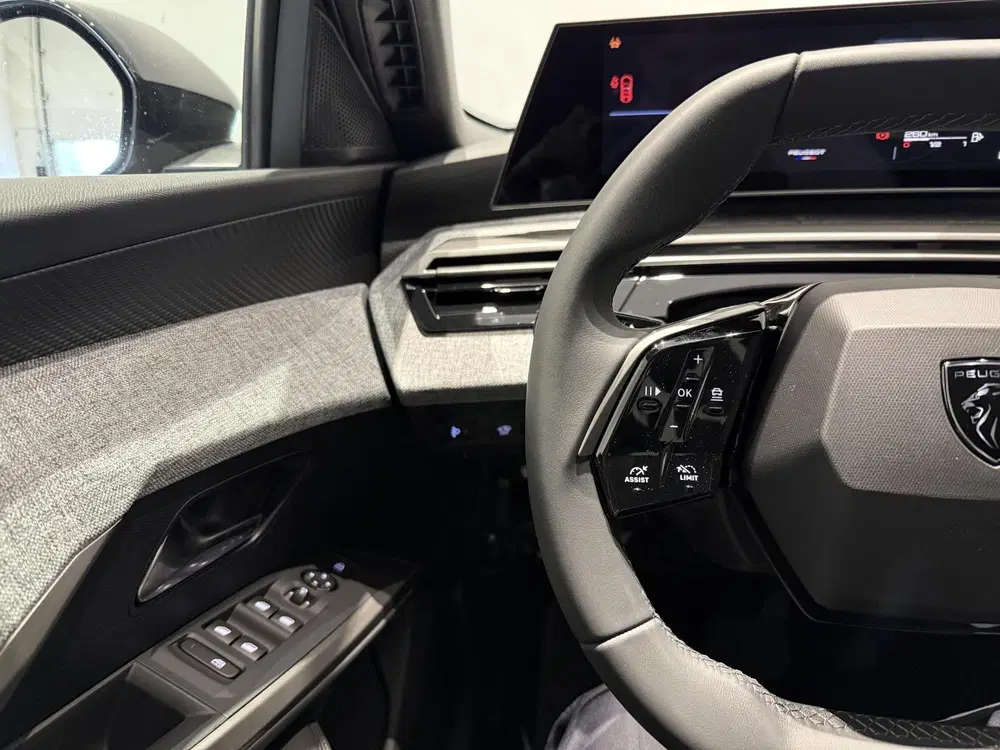Peugeot 5008 1.6 Plug-in Hybrid 195 Allure 7p l 360 Cam uit 2026, foto 14
