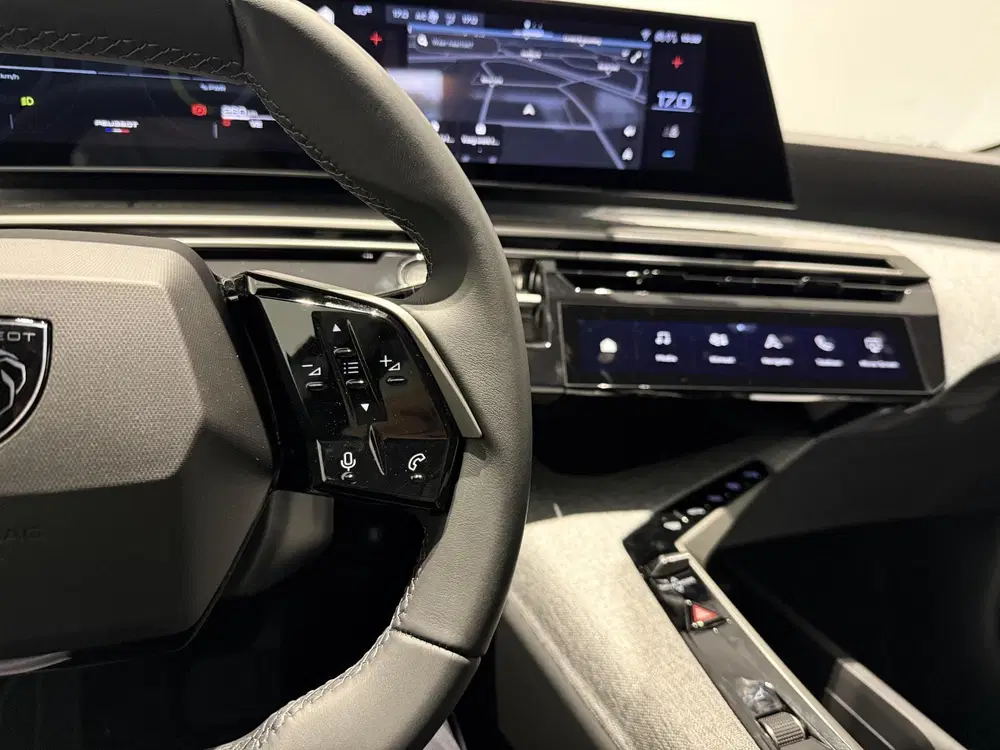Peugeot 5008 1.6 Plug-in Hybrid 195 Allure 7p l 360 Cam uit 2026, foto 15