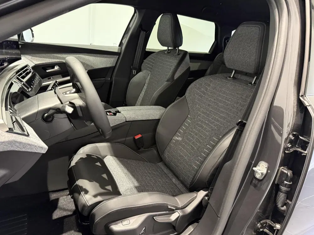 Peugeot 5008 1.6 Plug-in Hybrid 195 Allure 7p l 360 Cam uit 2026, foto 8