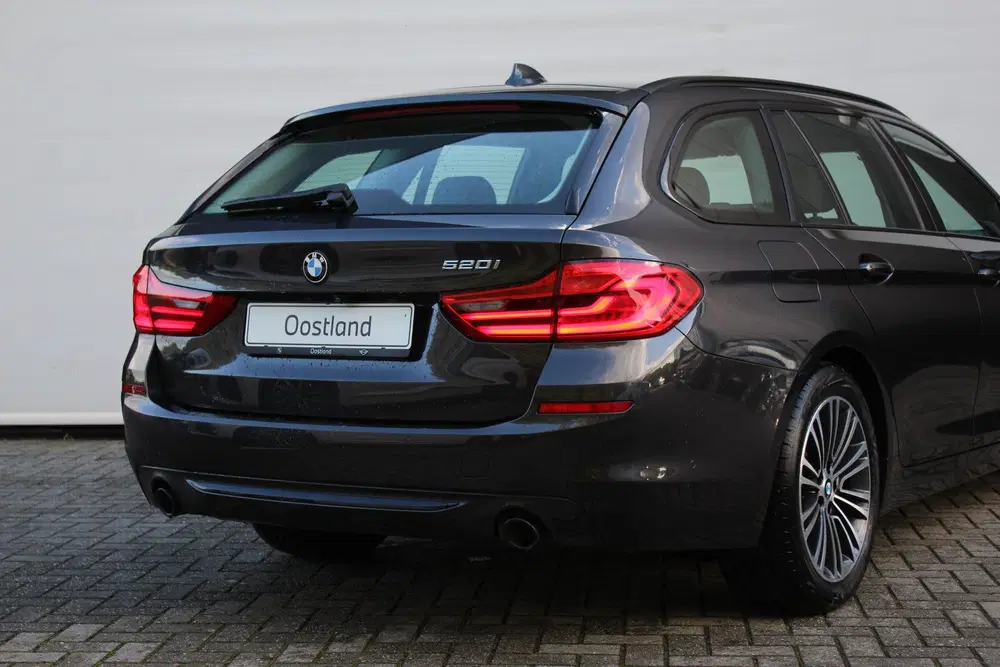 BMW 5-serie 520i Sport Line Automaat uit 2019, foto 13