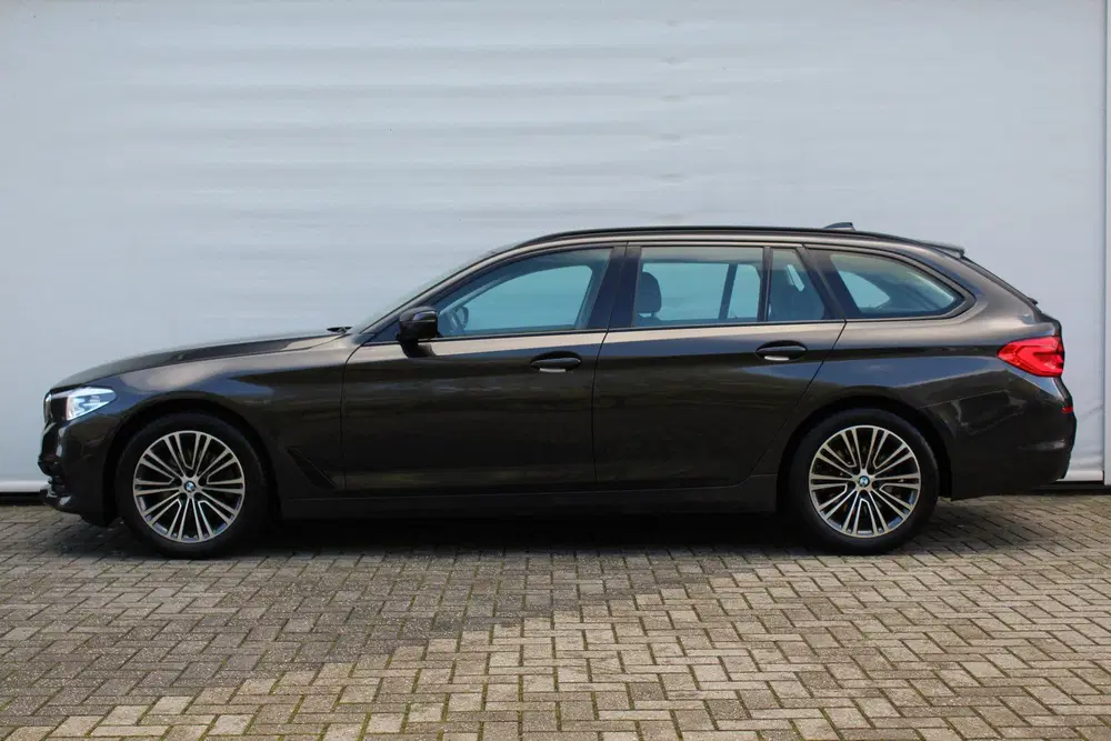 BMW 5-serie 520i Sport Line Automaat uit 2019, foto 2