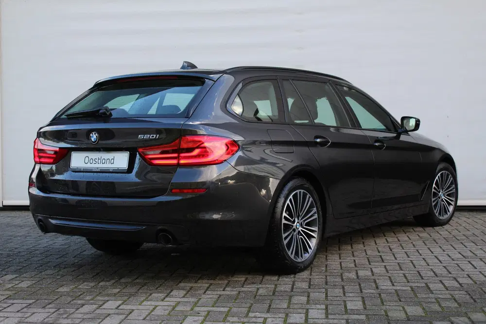 BMW 5-serie 520i Sport Line Automaat uit 2019, foto 3