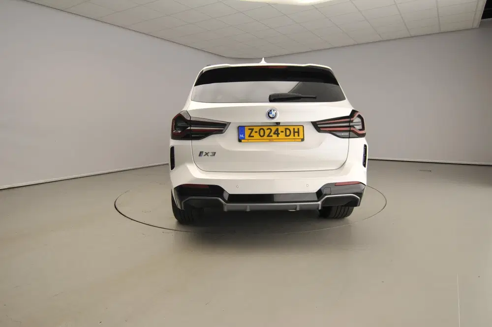 BMW iX3 High Executive uit 2024, foto 3