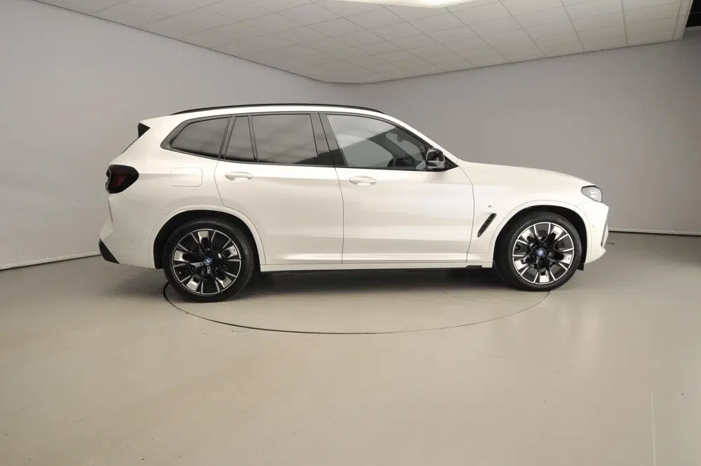 BMW iX3 High Executive uit 2024, foto 4