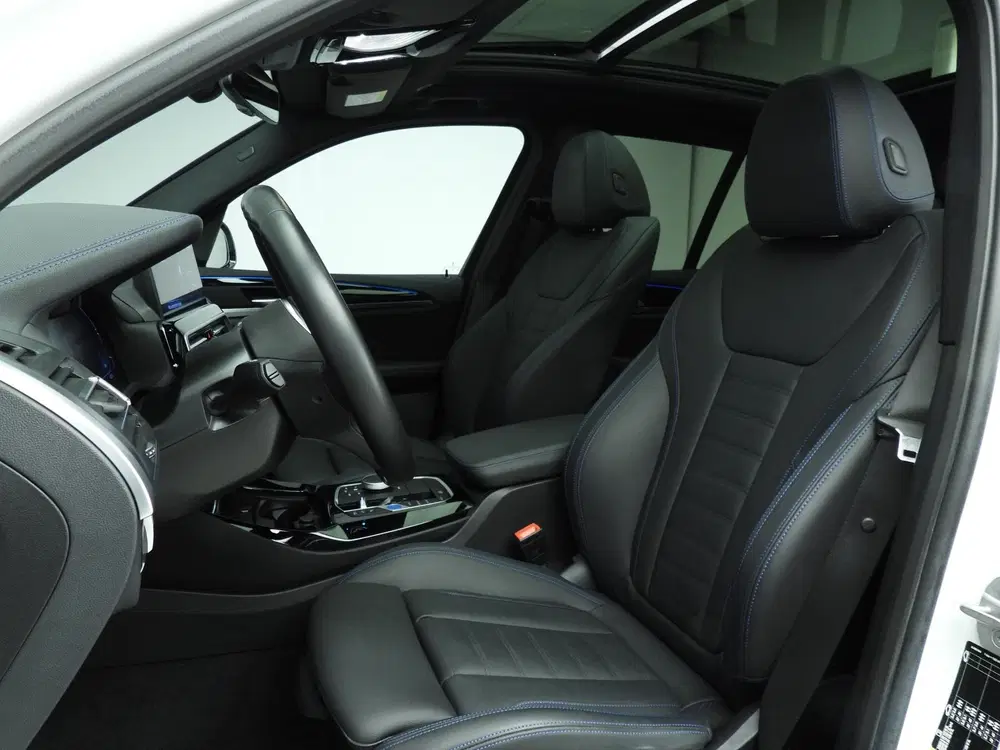 BMW iX3 High Executive uit 2024, foto 7