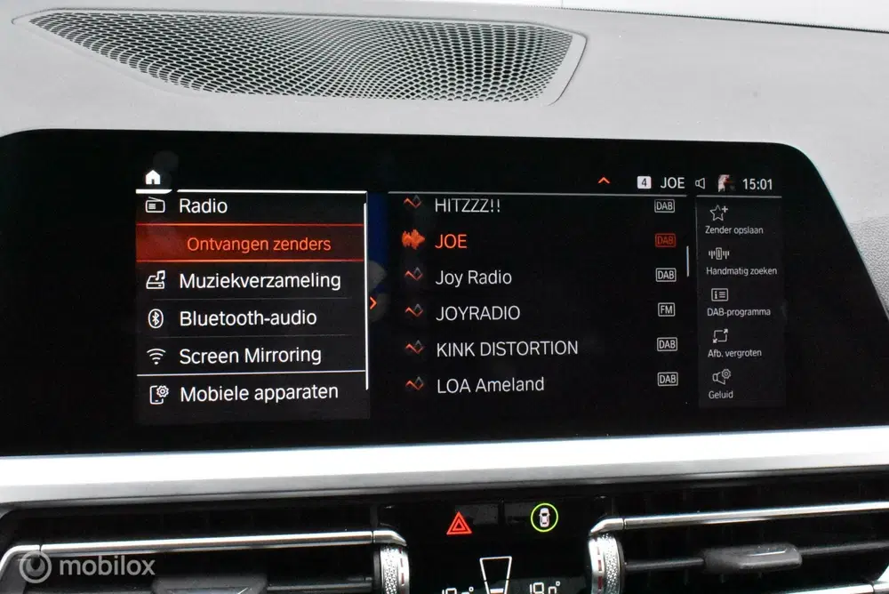 BMW 3-serie 330i M-Sport 2019 Mineralgrau Live-Cockpit uit 2019, foto 10