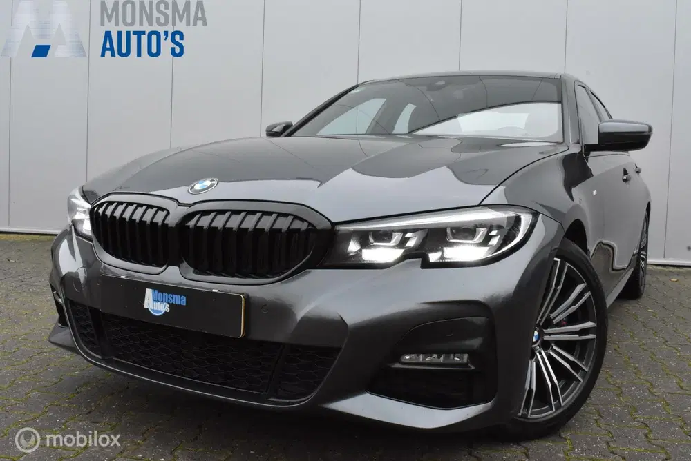 BMW 3-serie 330i M-Sport 2019 Mineralgrau Live-Cockpit uit 2019, foto 2